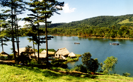 Lago Di Tuyen Lam